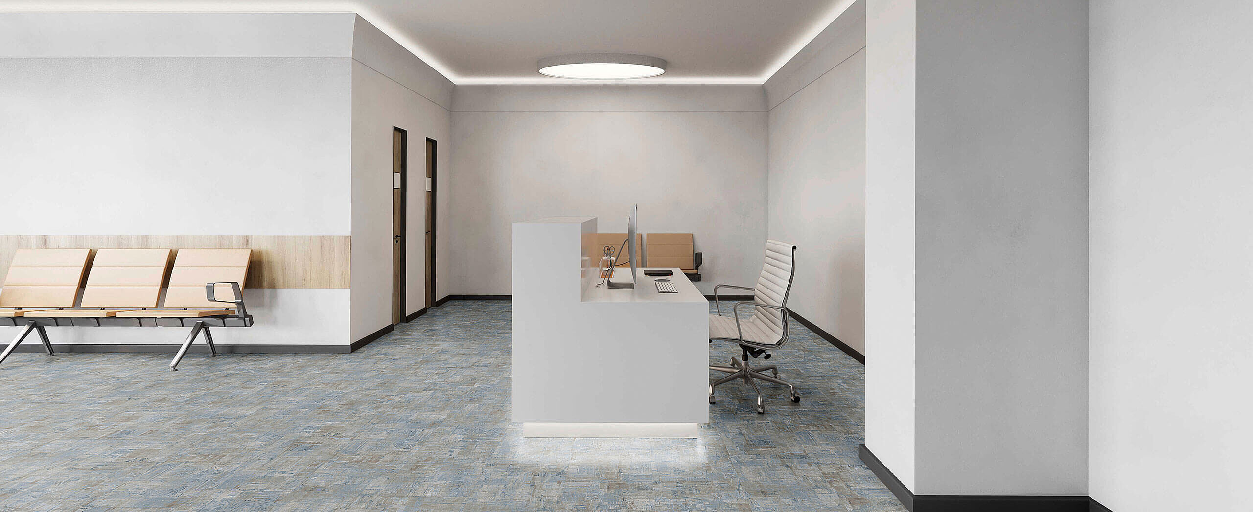 Bright reception with a counter and recycled elastic flooring in a textured blue-grey design. Modern reception area with recycled elastic flooring in a blue-grey mottled look.